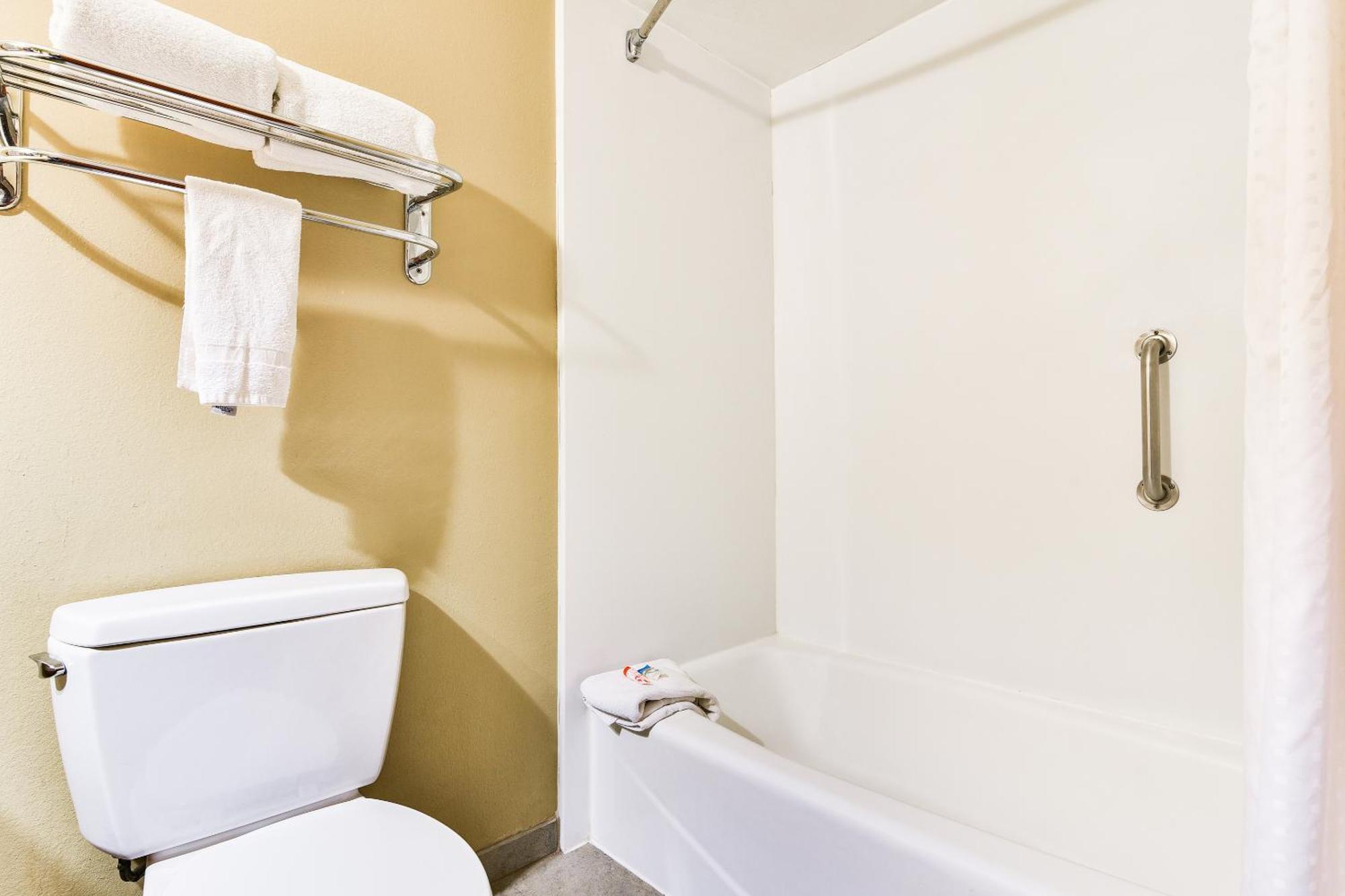Hotel Oyo Townhouse Airport Oklahoma City